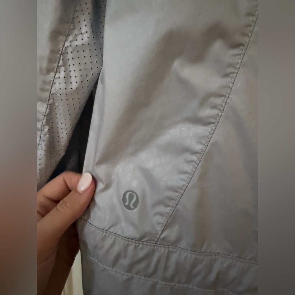 LULULEMON Pack It Up Pack It In Reflective Hooded Full Zip Jacket Size 6 - Picture 4 of 5